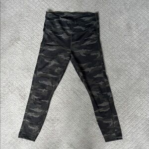 Athleta Ultimate Camo 7/8 Tight